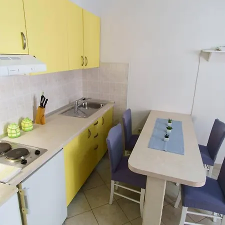 Apartman Lovely 1 Bedroom For 3 With Free Parking Makarska
