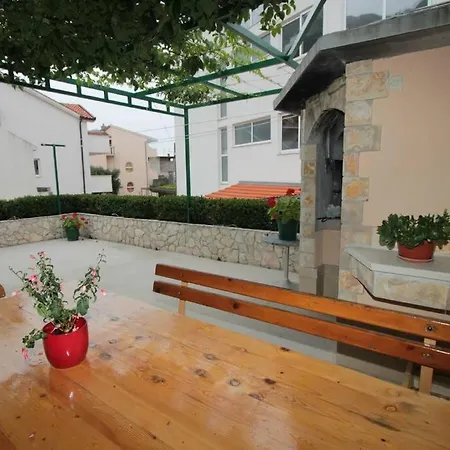 Lovely 1 Bedroom For 3 With Free Parking Apartman Makarska
