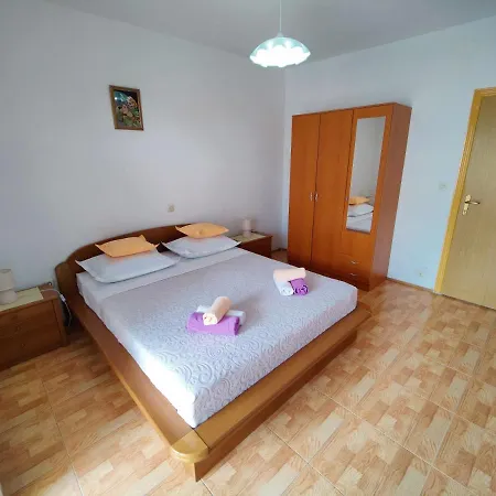 Lovely 1 Bedroom For 3 With Free Parking Makarska