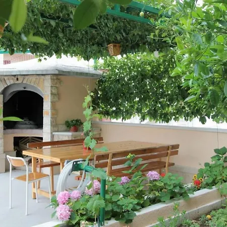 Lovely 1 Bedroom For 3 With Free Parking *