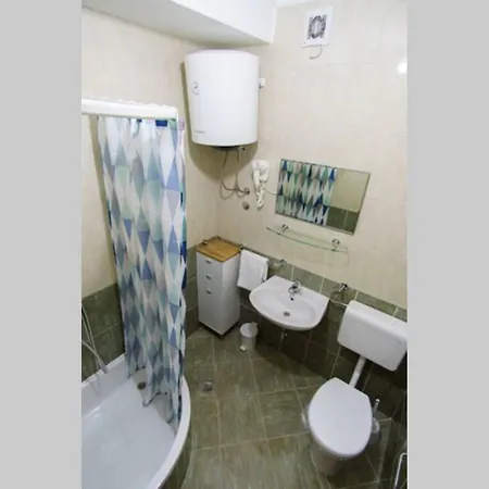 Lovely 1 Bedroom For 3 With Free Parking Makarska