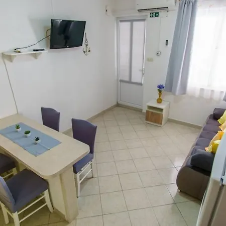 Lovely 1 Bedroom For 3 With Free Parking Makarska