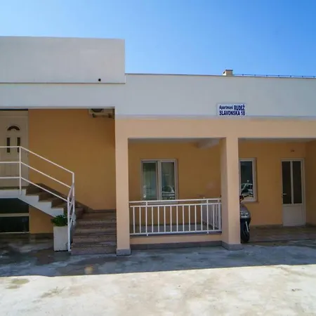 Lovely 1 Bedroom For 3 With Free Parking Apartment