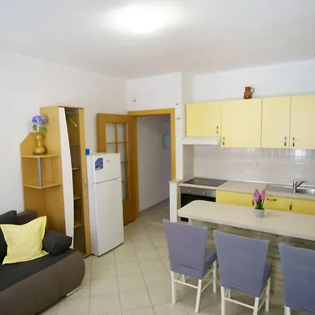 Lovely 1 Bedroom For 3 With Free Parking Apartment *