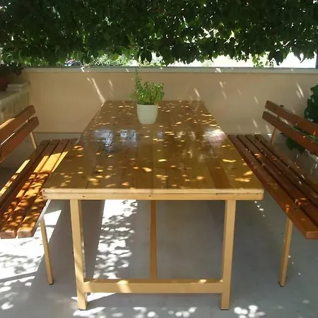 Lovely 1 Bedroom For 3 With Free Parking Makarska