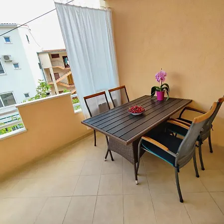 Lovely 1 Bedroom For 3 With Free Parking Makarska