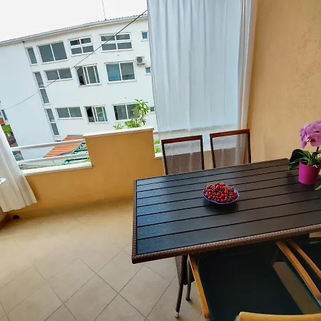 Apartment Lovely 1 Bedroom For 3 With Free Parking Makarska